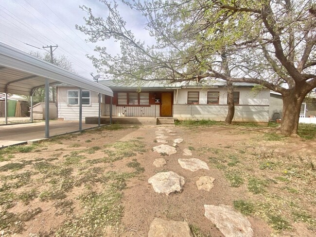 Building Photo - 3 bed 1 bath newly updated now available Rental