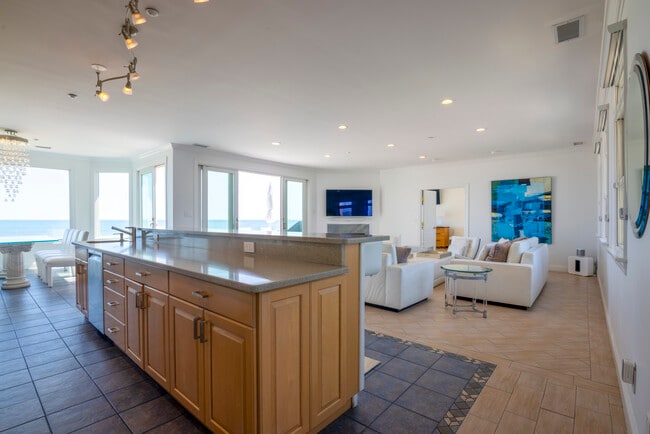 Photo - 687 Dune Rd