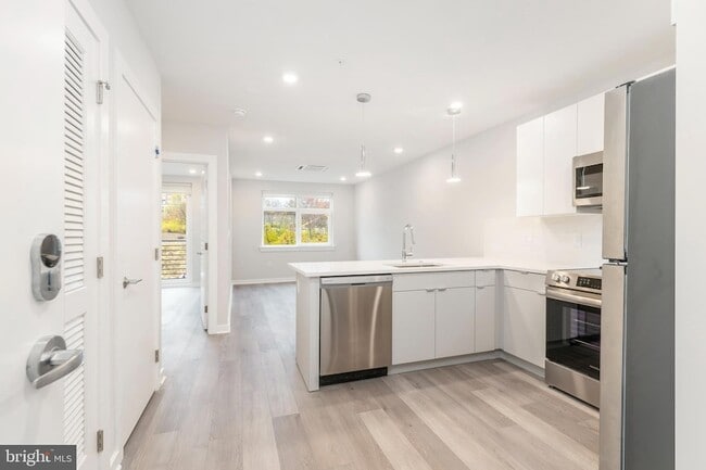 Building Photo - 3449 Scotts Ln Unit B418