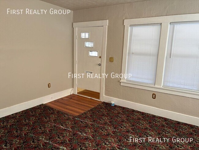 Photo - 909 Iola Ave