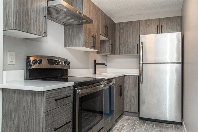 Building Photo - 14 Murdock St Unit 2-8