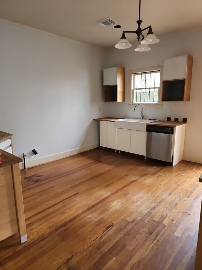 Photo - 4716 Crawford St