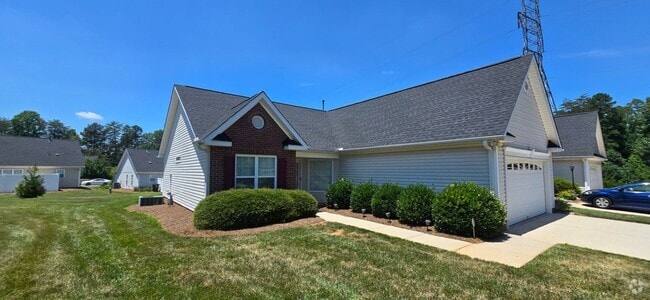 Building Photo - One level living at it's best! Rental
