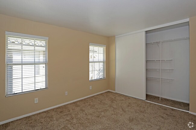 1BD, 1BA (Loft) - 970 SF