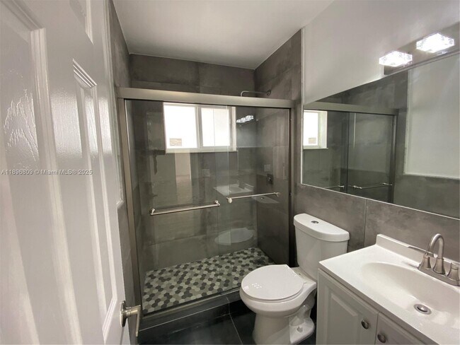 Photo - 46 NW 44th St Unidad 46