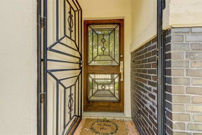 Photo - 113 Tuam St