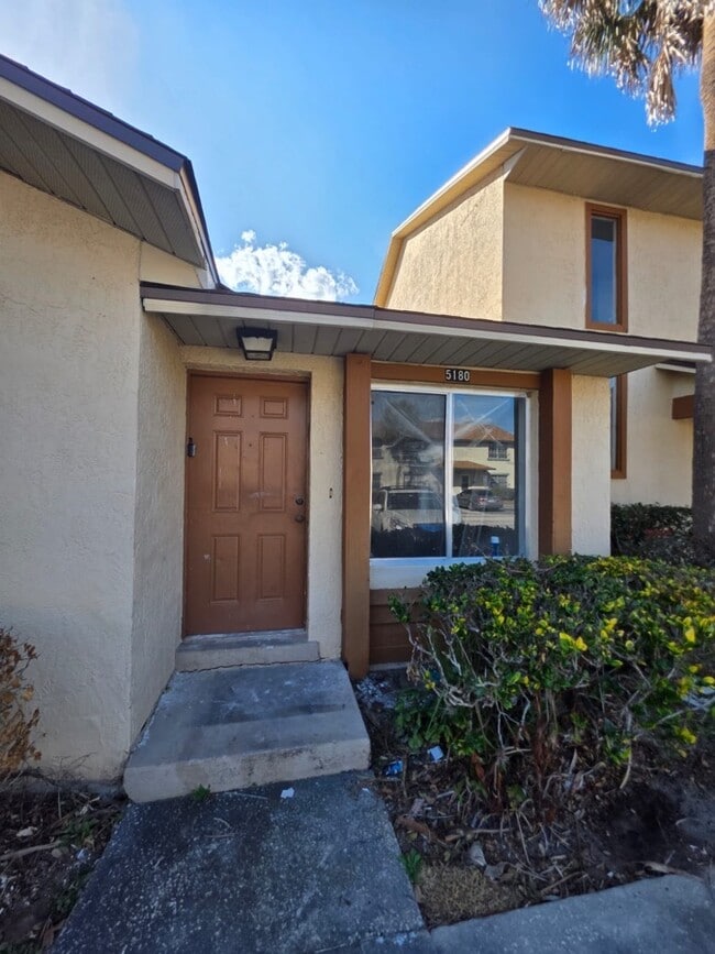 Building Photo - 5180 La Mancha Ct