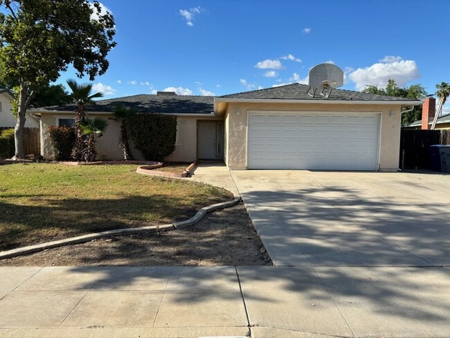 Building Photo - $2,100 Ashlan & Fowler, 3 Bedroom - Griffi... Rental