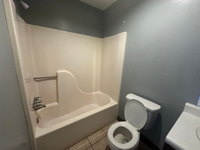Photo - 106 Limoges St Unit B