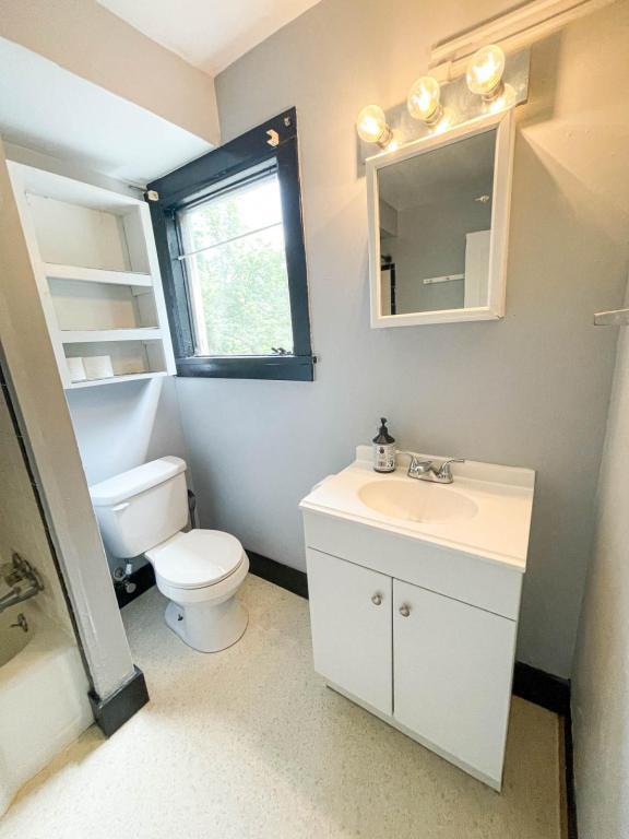 Photo - 705 E Seneca St