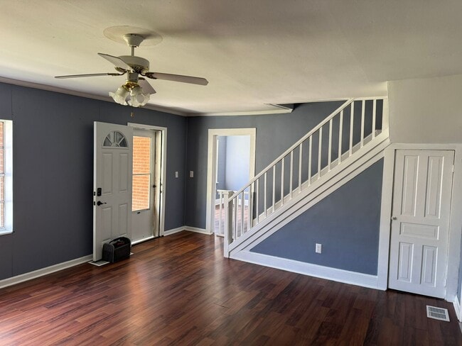 Photo - Cozy & Charming 3BR/2BA Home in Lenoir Cit...