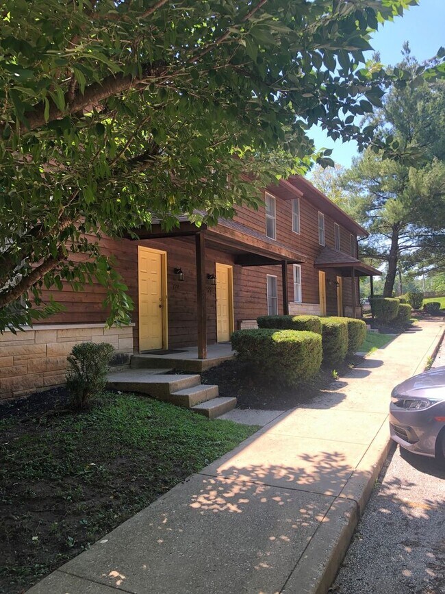 Photo - 3 bedroom, 2.5 bath townhome: Cedar Grove ... Unit 718 West 17th Street