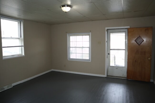 Photo - 823 Crest Ave