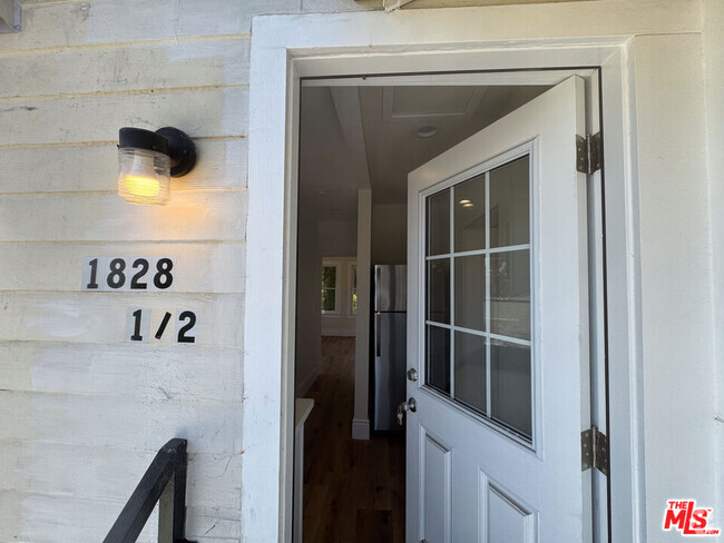 Building Photo - 1828 S Gramercy Pl Rental