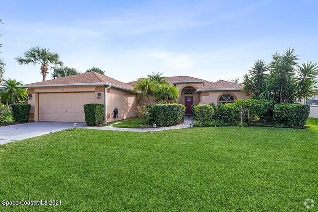 Building Photo - 697 Sheridan Woods Dr Rental