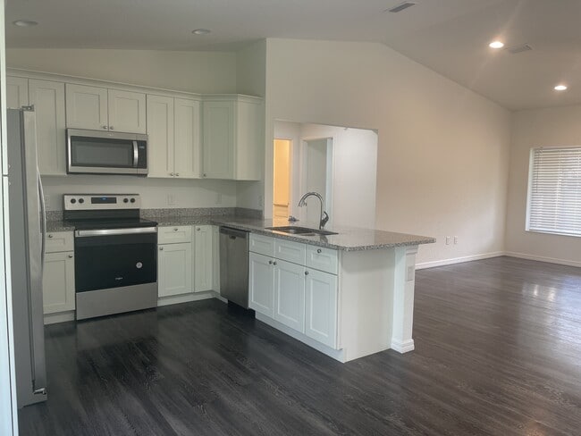 Photo - 15 Larch Cse