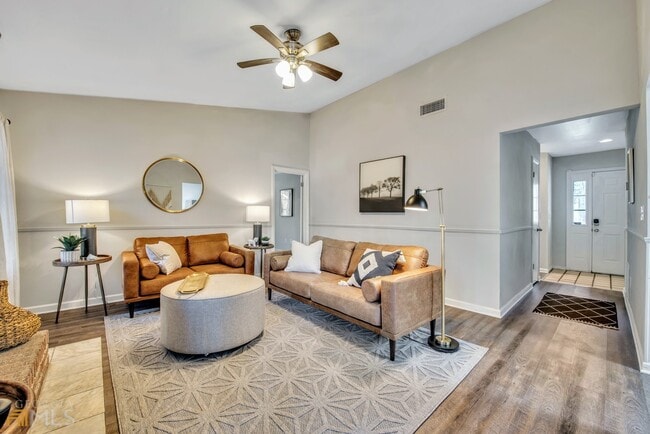 Photo - 997 Brandon Hill Way