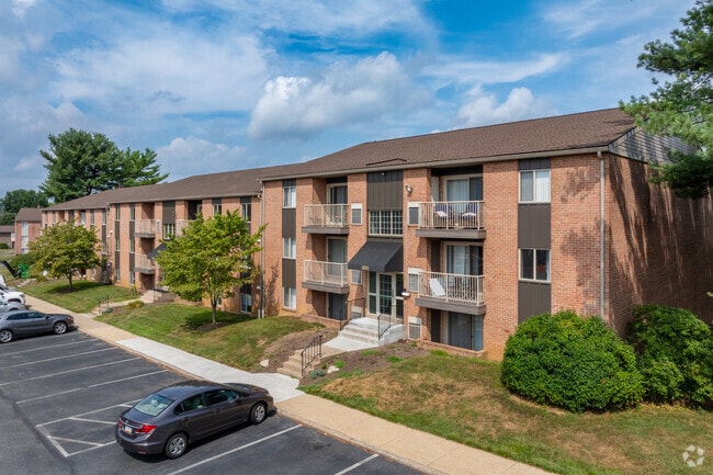 Colonial Crest Apartments