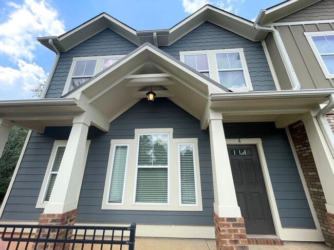 Building Photo - PRE-LEASING FOR AUGUST 6TH, 2026!