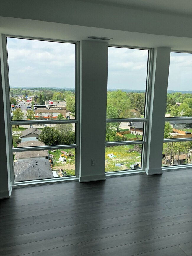 Photo - 681-681 Yonge St