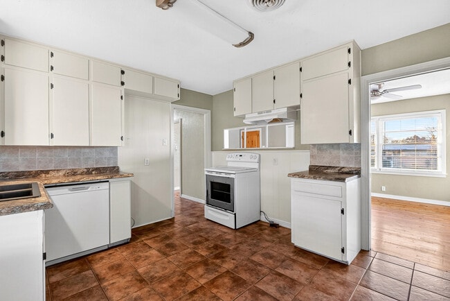 Photo - 1801 S 47th St