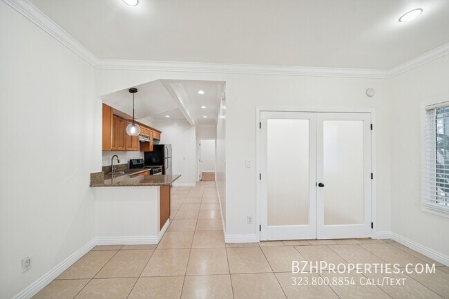 Photo - 6680 De Longpre Ave Unit 6680B