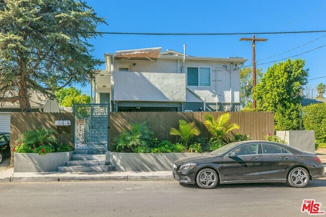 4411 Irvine Ave