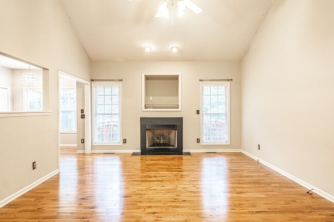 Photo - 1110 Devonshire Trail