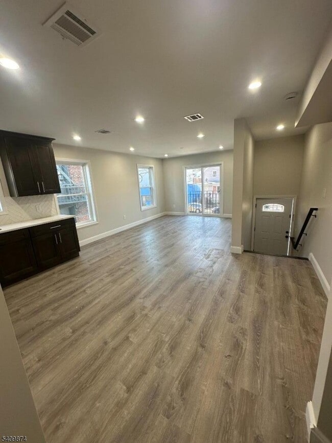 Photo - 393 E 27th St