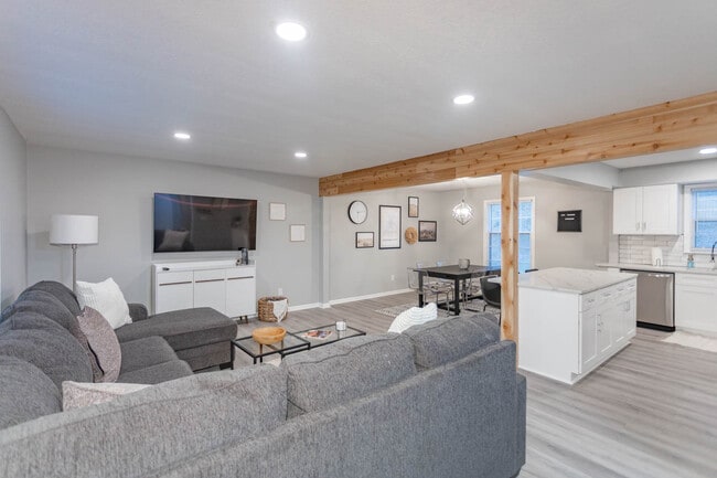 Photo - 5130 Ballentine St