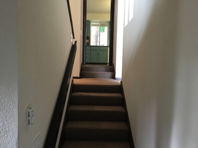 Photo - Beautiful 2 Bedroom, 2.5Bathroom Duplex Located Near Amazon Park