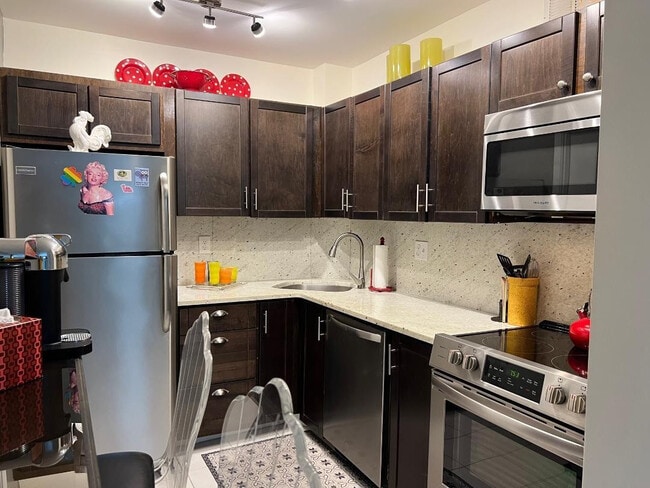 Building Photo - 1950 N Andrews Ave Unit 103D