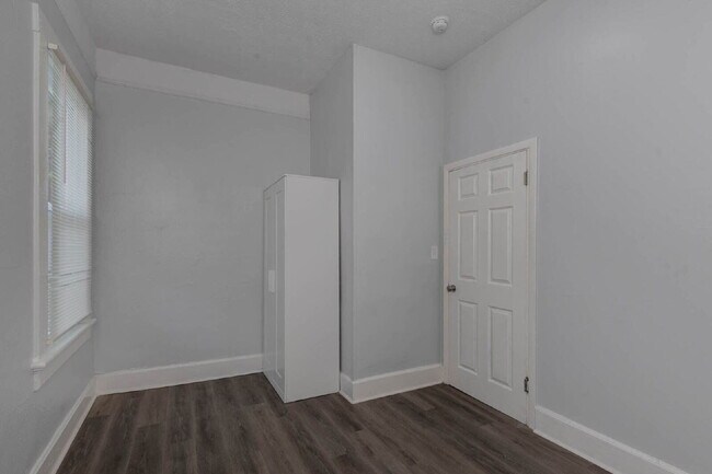 Photo - 2229 10th St