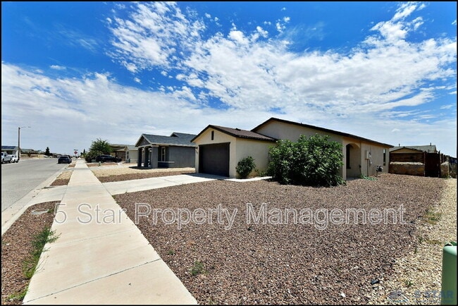 Building Photo - 916 Villa Seca Dr