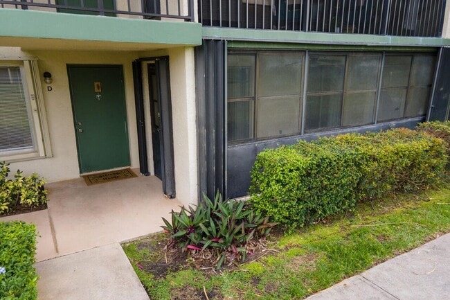 Building Photo - 6299 Chasewood Dr Unit D Rental