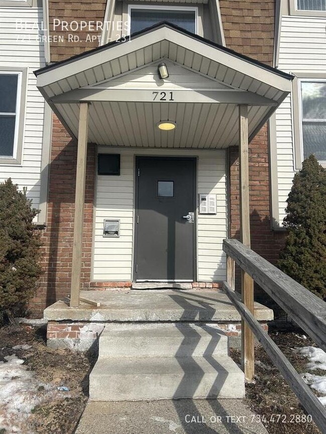 Building Photo - 721 Green Rd Unit 231