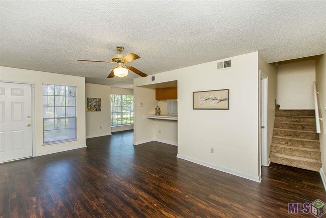 Photo - 212 Antrim Dr