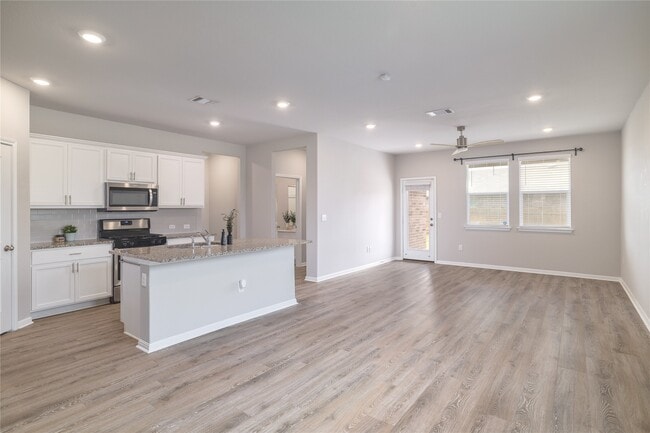 Photo - 445 Shiner Ln