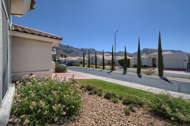 Photo - 1549 Via Appia St