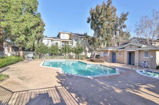 Photo - 114 Niguel Ln