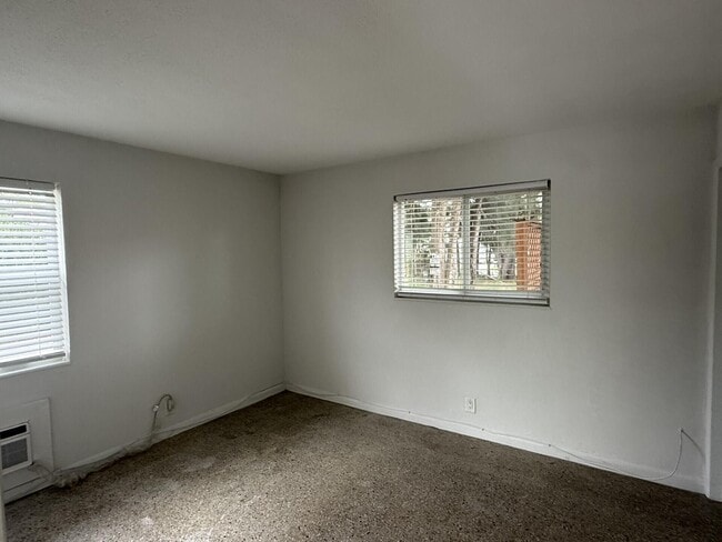 Photo - 1118 N H St Unit 4