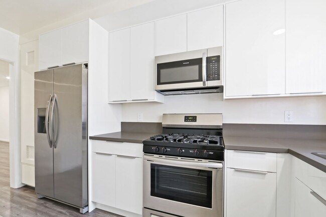 Photo - 1234 10th St in Santa Monica - steps to Wilshire Blvd!