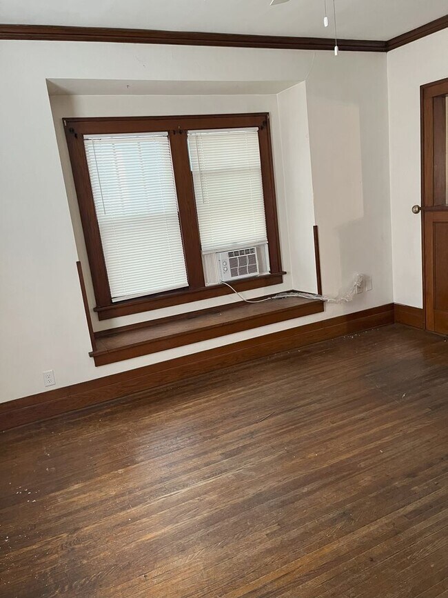 1 Bed 1 Bath Duplex Rental House Rental in Waterloo, IA