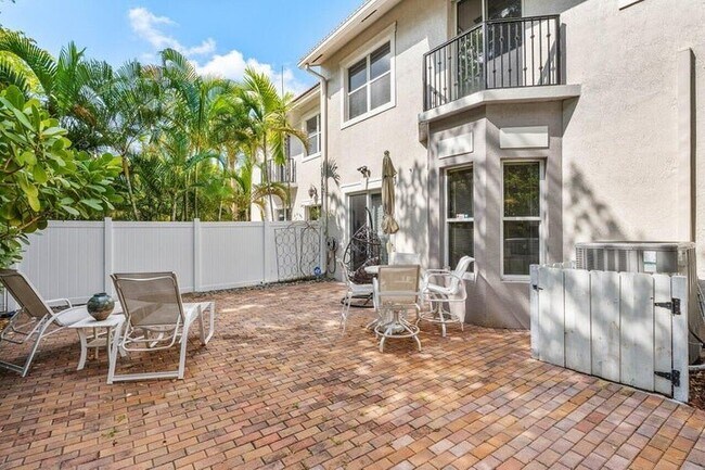Photo - 1875 Highland Grove Dr