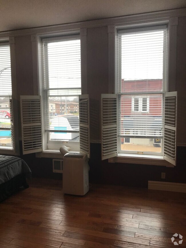 Building Photo - 212 W Main St Unit A Rental