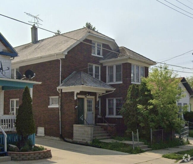 Building Photo - 1213 Superior St Rental