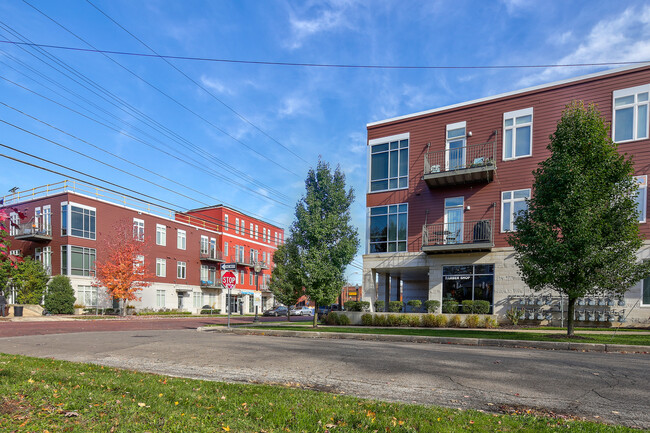 Eastown Flats - Eastown Flats Apartments