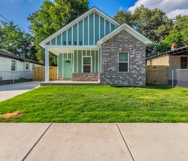 Building Photo - 2132 Lyon Ave