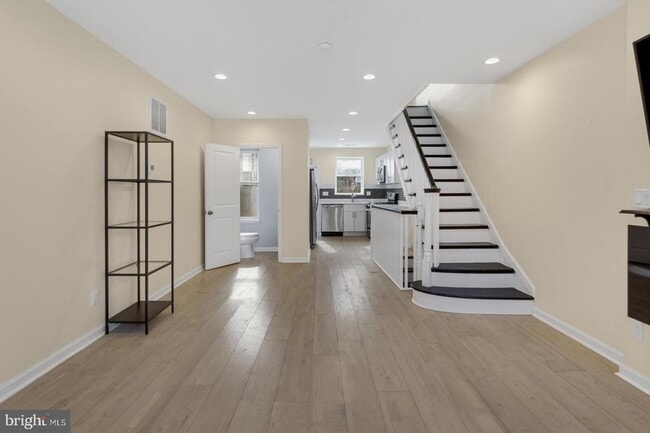 Building Photo - 2124 Sigel St