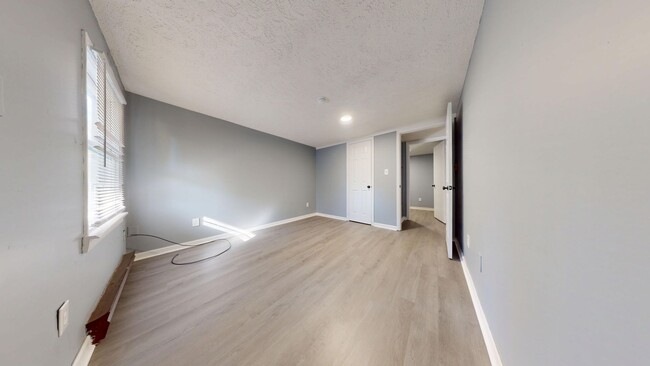 Photo - 221 W Union St Unit B